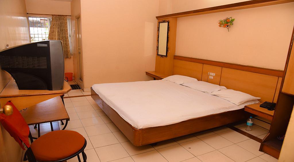 Hotel Vishnu Residency Visakhapatnam Buitenkant foto