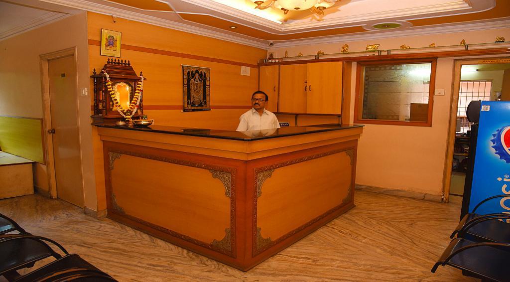 Hotel Vishnu Residency Visakhapatnam Buitenkant foto
