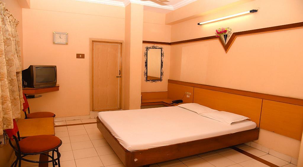 Hotel Vishnu Residency Visakhapatnam Buitenkant foto